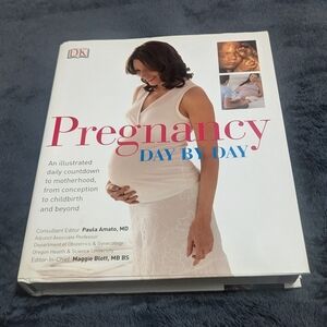Pregnancy Day By Day Hardcover Book